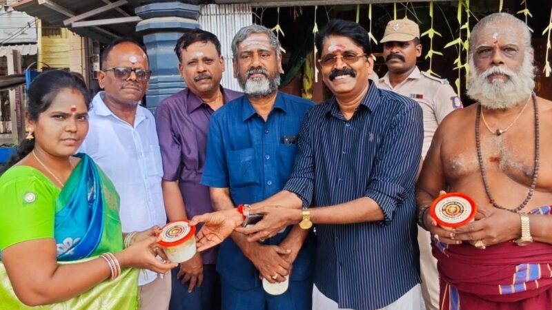 “மீனாட்சி சுந்தரேசுவரர் திருக்கல்யாணம்”- பக்தர்களுக்கு அன்னதானம் வழங்கிய திருப்பரங்குன்றம் சுப்பரமணிய கோயில் அறங்காவலர்!