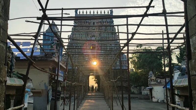 சூரிய கதிர்கள் மூலவரைத் தொட்ட அதிசயம் – கும்பகோணம் நாகேஸ்வரன் ஆலயத்தில் சூரிய பூஜை