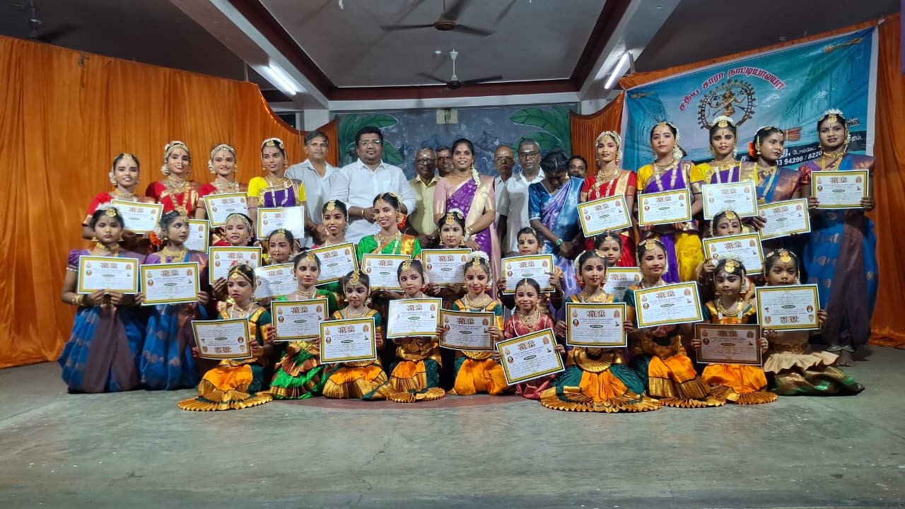 காஞ்சிபுரம் கச்சபேஸ்வரர் ஆலயத்தில் யானை வாகன உற்சவம் – மாணவிகளின் பரதநாட்டிய நிகழ்ச்சி!