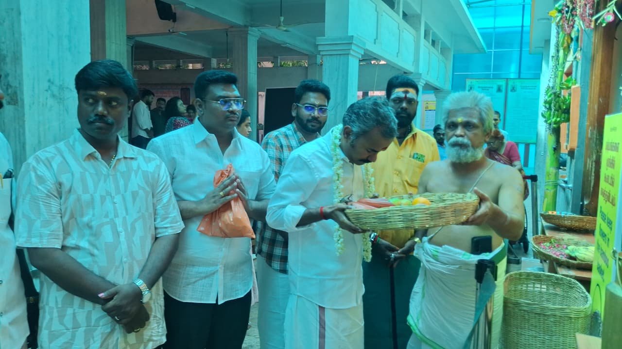 காஞ்சிபுரம் சங்கர மடத்தில் சங்கராச்சாரியரை சந்தித்து ஆசி பெற்றார் BJP மாநில செயலாளர் அஸ்வத்தாமன்