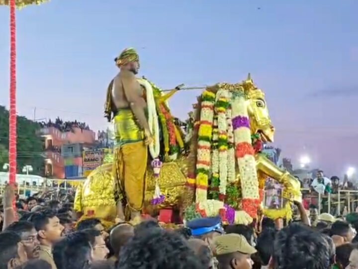 வைகை ஆற்றில் கள்ளழகர் – “கோவிந்தா” கோஷம் முழங்க லட்சக்கணக்கான பக்தர்கள் தரிசனம்