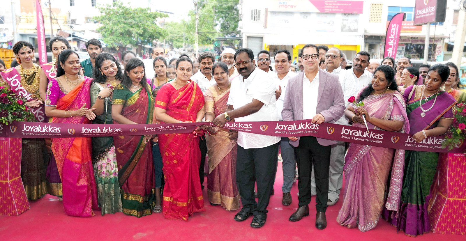புதிய பொலிவில் ஜோய்ஆலுக்காஸ் காஞ்சிபுரம் ஷோரூம் பிரம்மாண்ட மறுதிறப்பு | செய்கூலியில் 40% தள்ளுபடி