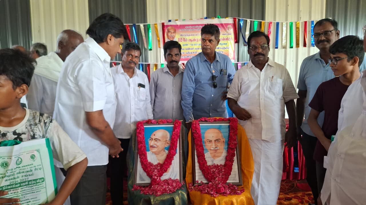 காஞ்சிபுரத்தில் காமராஜர் பிறந்தநாள் விழா: 100-க்கும் மேற்பட்ட மாணவர்களுக்கு நோட்டு புத்தகங்கள், சீருடைகள் வழங்கல்
