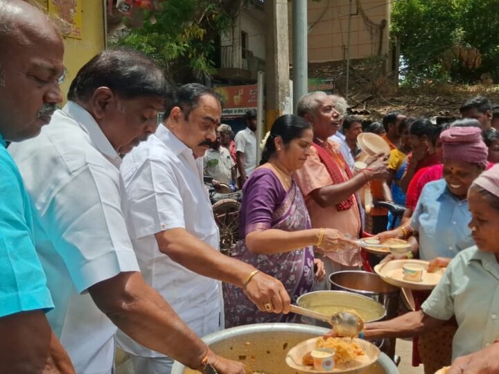 காஞ்சிபுரத்தில் ஆனி அமாவாசை: வி.எஸ். ராமகிருஷ்ணன் தலைமையில் அறுசுவை அன்னதானம்