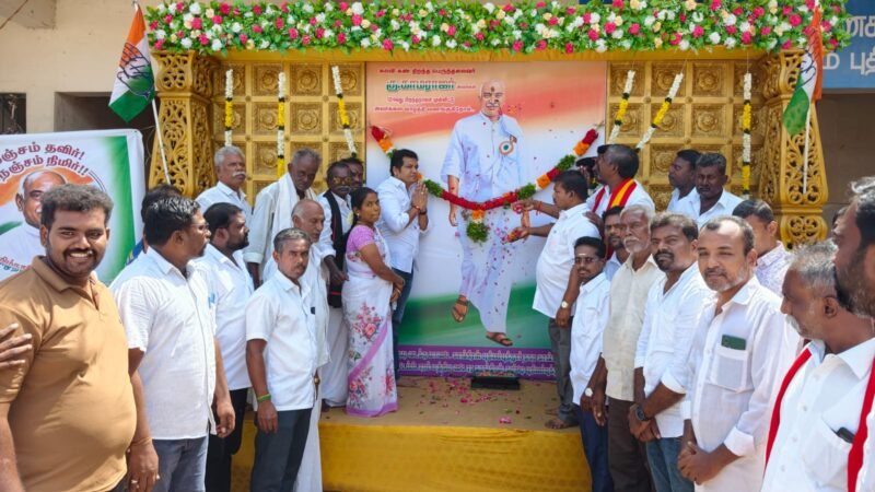கோவில்பட்டியில் காமராஜர் பிறந்தநாள்: காங்கிரஸ் சார்பில் இனிப்பு வழங்கல், ஊழலுக்கு எதிரான கையெழுத்து இயக்கம்