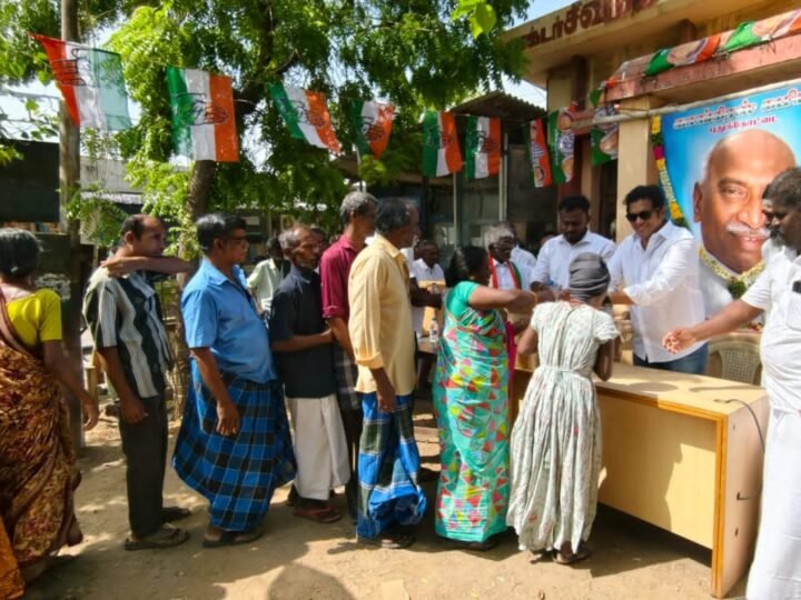 தூத்துக்குடி புதுக்கோட்டையில் காமராஜர் பிறந்தநாள்: காங்கிரஸ் சார்பில் பிரியாணி வழங்கி கொண்டாட்டம்