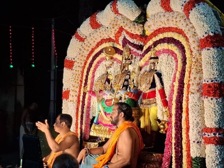 காஞ்சிபுரம் ஆகாய கன்னியம்மன் ஆலயத்தில் ஆடித் திருவிழா – காமாட்சி, மீனாட்சி, விசாலாட்சி அலங்காரத்தில் அம்மன் வீதி உலா