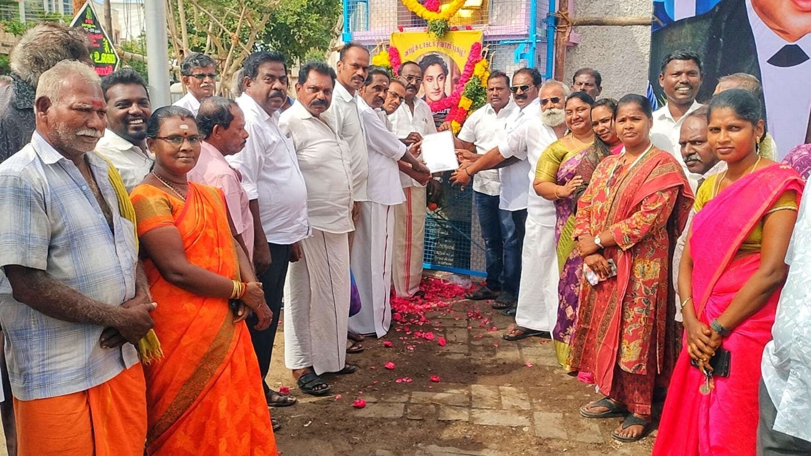தூத்துக்குடியில் நடிகர் திலகம் சிவாஜி கணேசன் நினைவு தினம் அனுசரிப்பு: காங்கிரஸ் கட்சியினர் மலரஞ்சலி செலுத்தி மரியாதை