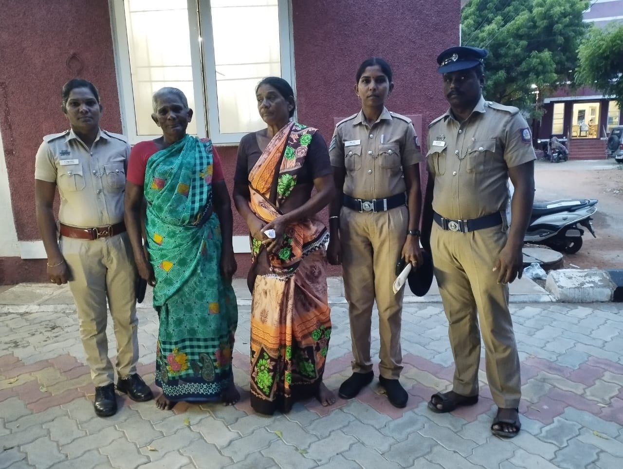 கீழக்கரையில் 2 சகோதரிகள் கைது – 2.25kg கஞ்சா பறிமுதல்