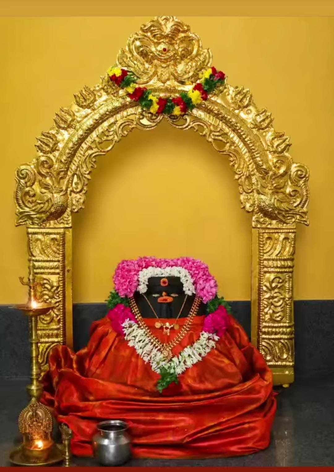 ராமநாதபுரம் வழுதூர் ஸ்ரீ மாரியம்மன் ஆலய குழுமை திருவிழா – கரகம், சிறப்பு பூஜை, அருள் வாக்கு நிகழ்ச்சி
