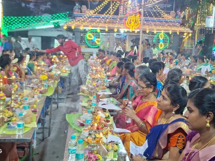 காஞ்சிபுரம் குளக்கரை மாரியம்மன் ஆலயத்தில் ஆடித் திருவிழா தொடக்கம் – திருவிளக்கு பூஜையில் நூற்றுக்கும் மேற்பட்ட பெண்கள் பங்கேற்பு