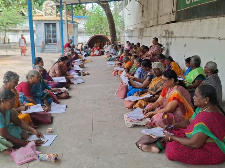 காஞ்சிபுரம் சித்தீஸ்வரர் ஆலயத்தில் திருவாசகம் 10 எழுதும் உலக சாதனை நிகழ்ச்சி – சிவனடியார்கள் பங்கேற்பு