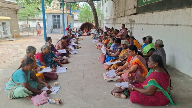 காஞ்சிபுரம் சித்தீஸ்வரர் ஆலயத்தில் திருவாசகம் 10 எழுதும் உலக சாதனை நிகழ்ச்சி – சிவனடியார்கள் பங்கேற்பு