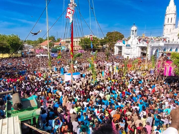 தூத்துக்குடி பனிமய மாதா பேராலயத்தின் 444-வது திருவிழா கொடியேற்றத்துடன் தொடக்கம் – பல்லாயிரக்கணக்கான பக்தர்கள் பங்கேற்பு