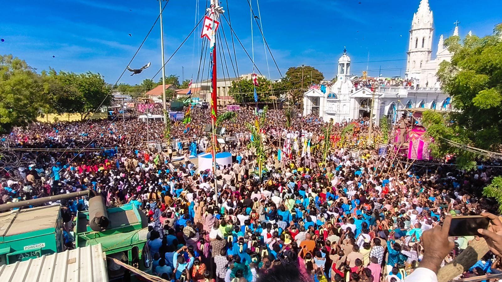 தூத்துக்குடி பனிமய மாதா பேராலயத்தின் 444-வது திருவிழா கொடியேற்றத்துடன் தொடக்கம் – பல்லாயிரக்கணக்கான பக்தர்கள் பங்கேற்பு