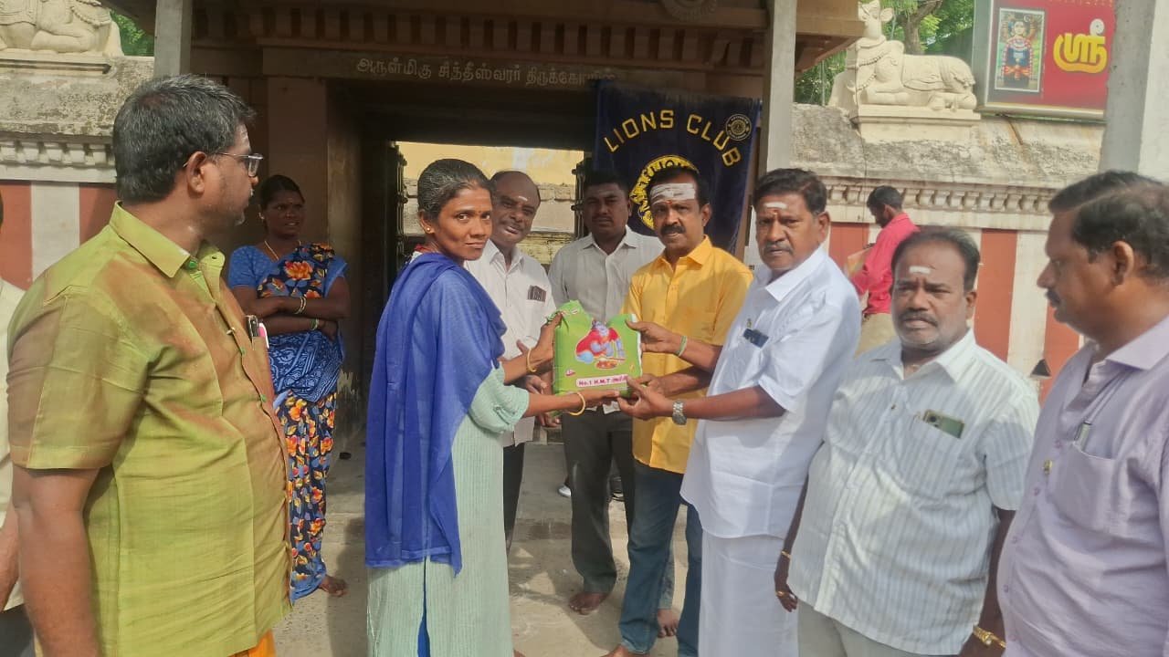 காஞ்சிபுரம் அண்ணா லயன்ஸ் சங்கம் சார்பில் பிறந்தநாள் விழா – அன்னதானம், நோட்டு புத்தகங்கள், அரிசி உள்ளிட்ட நலத்திட்ட உதவிகள்
