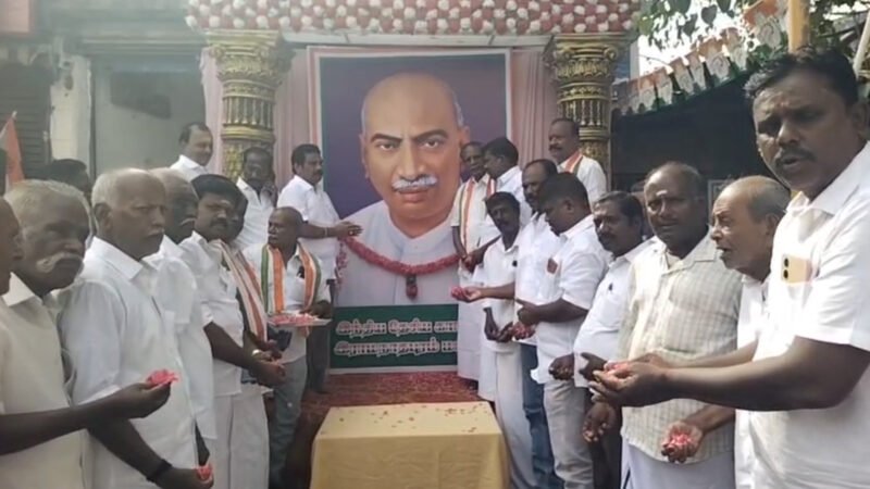 ராமநாதபுரத்தில் பெருந்தலைவர் காமராஜர் பிறந்தநாள் விழா | மலர் தூவி மரியாதை | இனிப்பு வழங்கல்