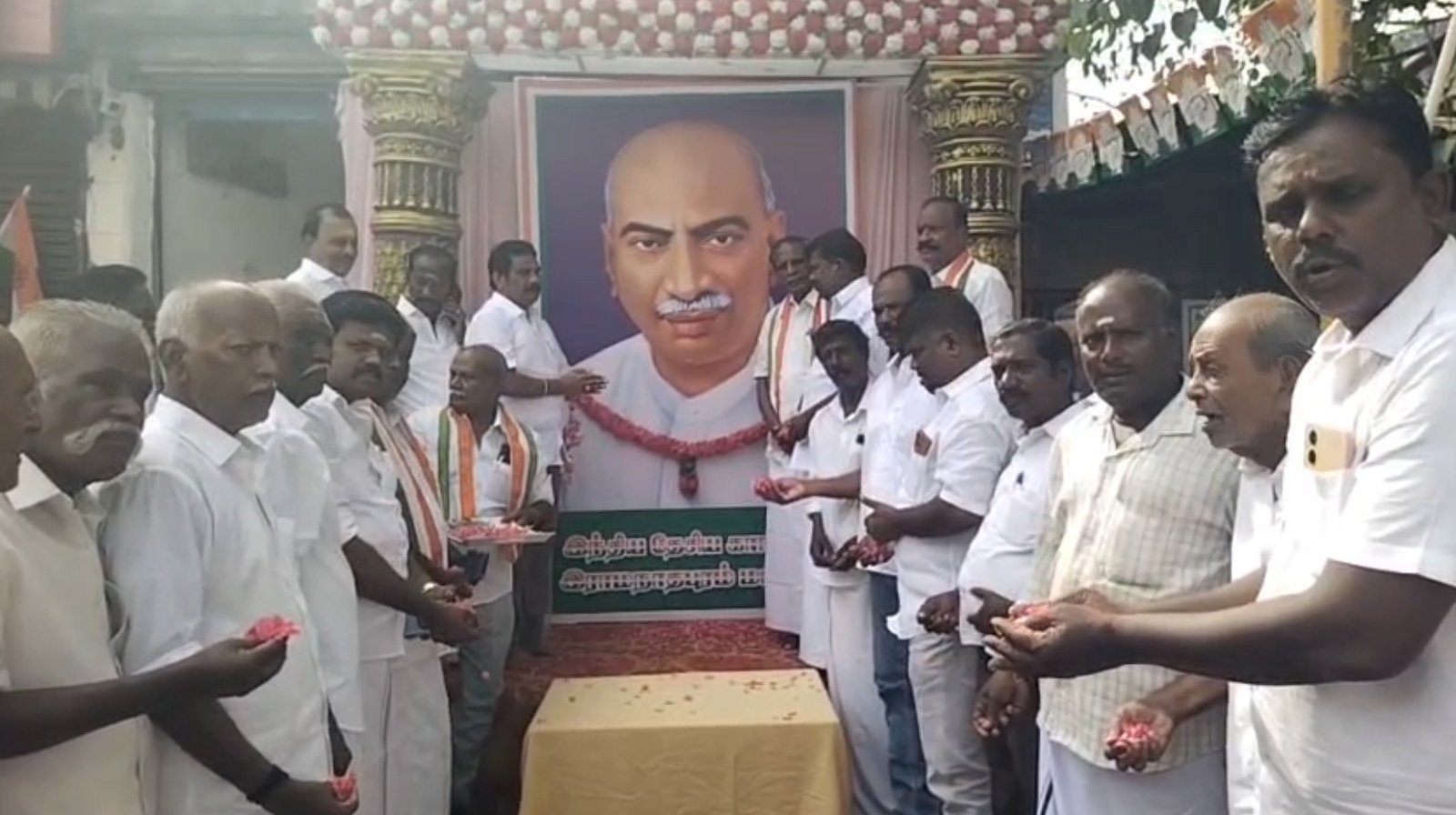 ராமநாதபுரத்தில் பெருந்தலைவர் காமராஜர் பிறந்தநாள் விழா | மலர் தூவி மரியாதை | இனிப்பு வழங்கல்