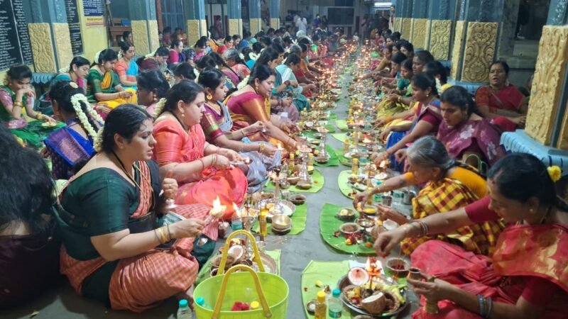 காஞ்சிபுரம் முத்தீஸ்வரர் ஆலயத்தில் உலக மக்கள் நலன் வேண்டி திருவிளக்கு பூஜை – 300க்கும் மேற்பட்ட பெண்கள் பக்தியுடன் பங்கேற்பு