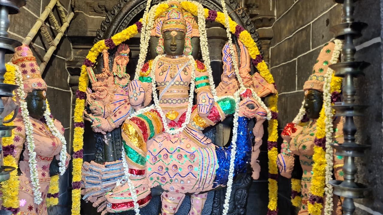 காஞ்சிபுரம் ஏகாம்பரநாதர் கோவிலில் ஆடி கிருத்திகை: 12 அடி முருகனுக்கு 25 கிலோ சந்தனத்தில் சந்தனக்காப்பு