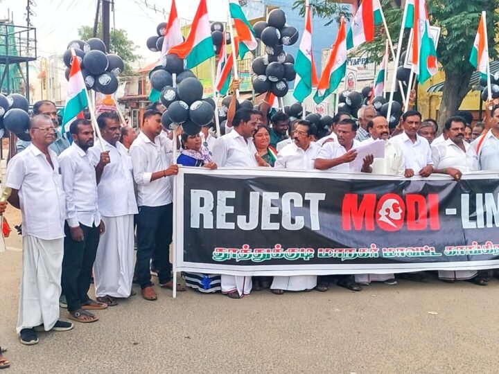 தூத்துக்குடியில் தொகுதி மறுவரையறைக்கு எதிர்ப்பு: கருப்பு பலூன்களுடன் காங்கிரஸ் அமைதி ஊர்வலம்