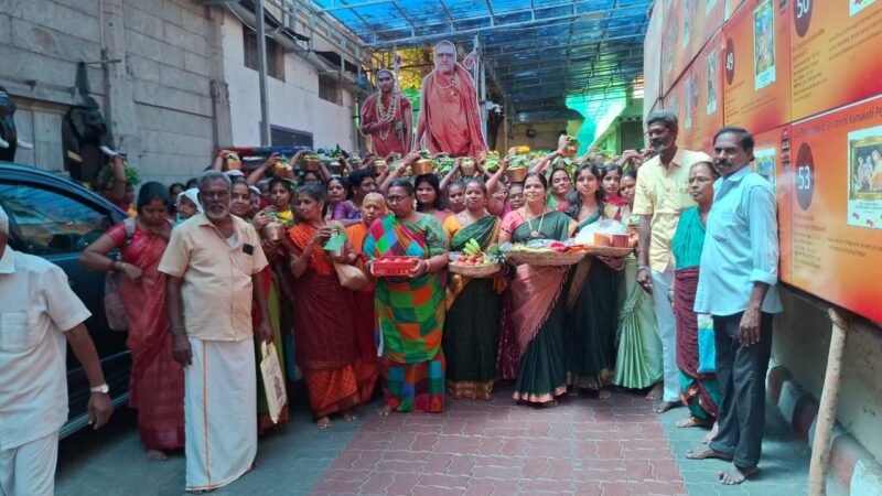 காஞ்சிபுரம் காமாட்சி அம்மன் கோவிலில் ஆடிப்பூர பாலாபிஷேகம் – 500-க்கும் மேற்பட்ட பெண்கள் பால்குடம் ஏந்தி வழிபாடு