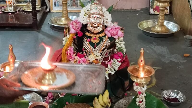 ரெகுநாதபுரம் ஸ்ரீ வல்லபை ஐயப்பன் ஆலயத்தில் வரலட்சுமி நோன்பு: ஏராளமான பெண்கள் பங்கேற்பு