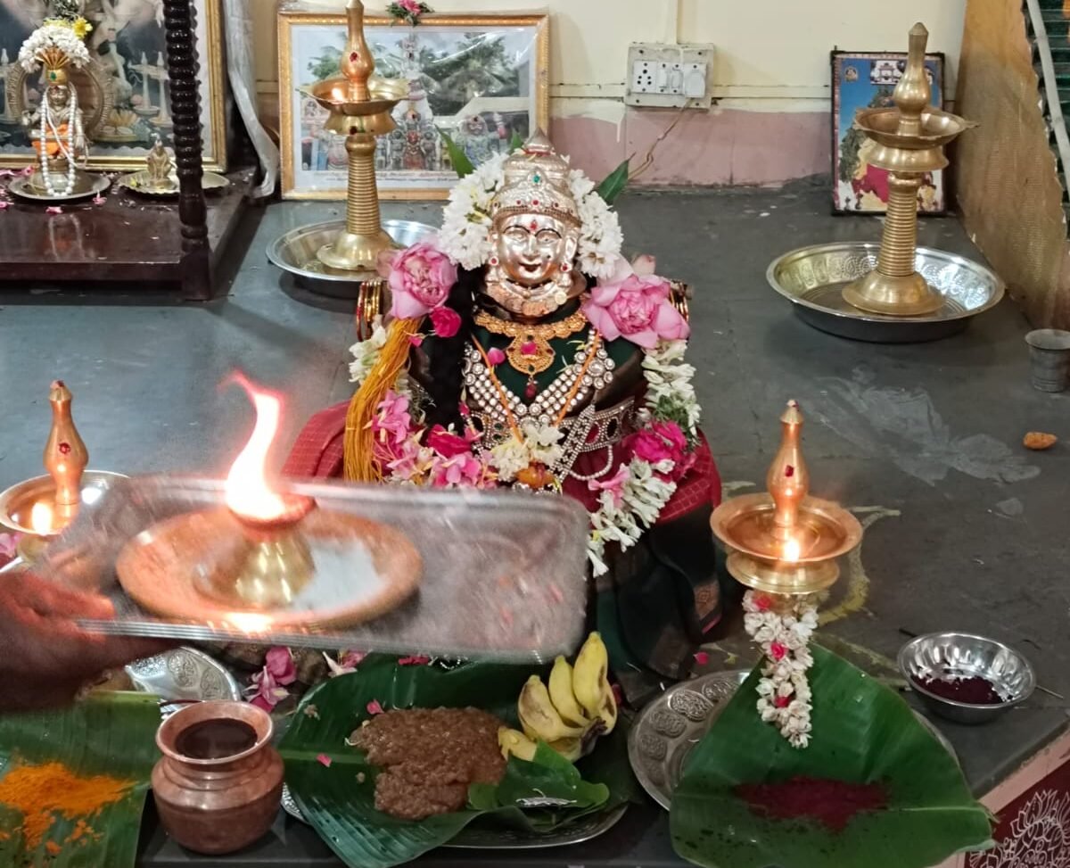 ரெகுநாதபுரம் ஸ்ரீ வல்லபை ஐயப்பன் ஆலயத்தில் வரலட்சுமி நோன்பு: ஏராளமான பெண்கள் பங்கேற்பு