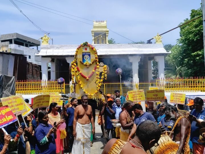 காஞ்சிபுரத்தில் 309-வது உழவாரப்பணி: யதோத்தகாரி பெருமாள், முக்தீஸ்வரர் கோயில்களில் தூய்மைப் பணி