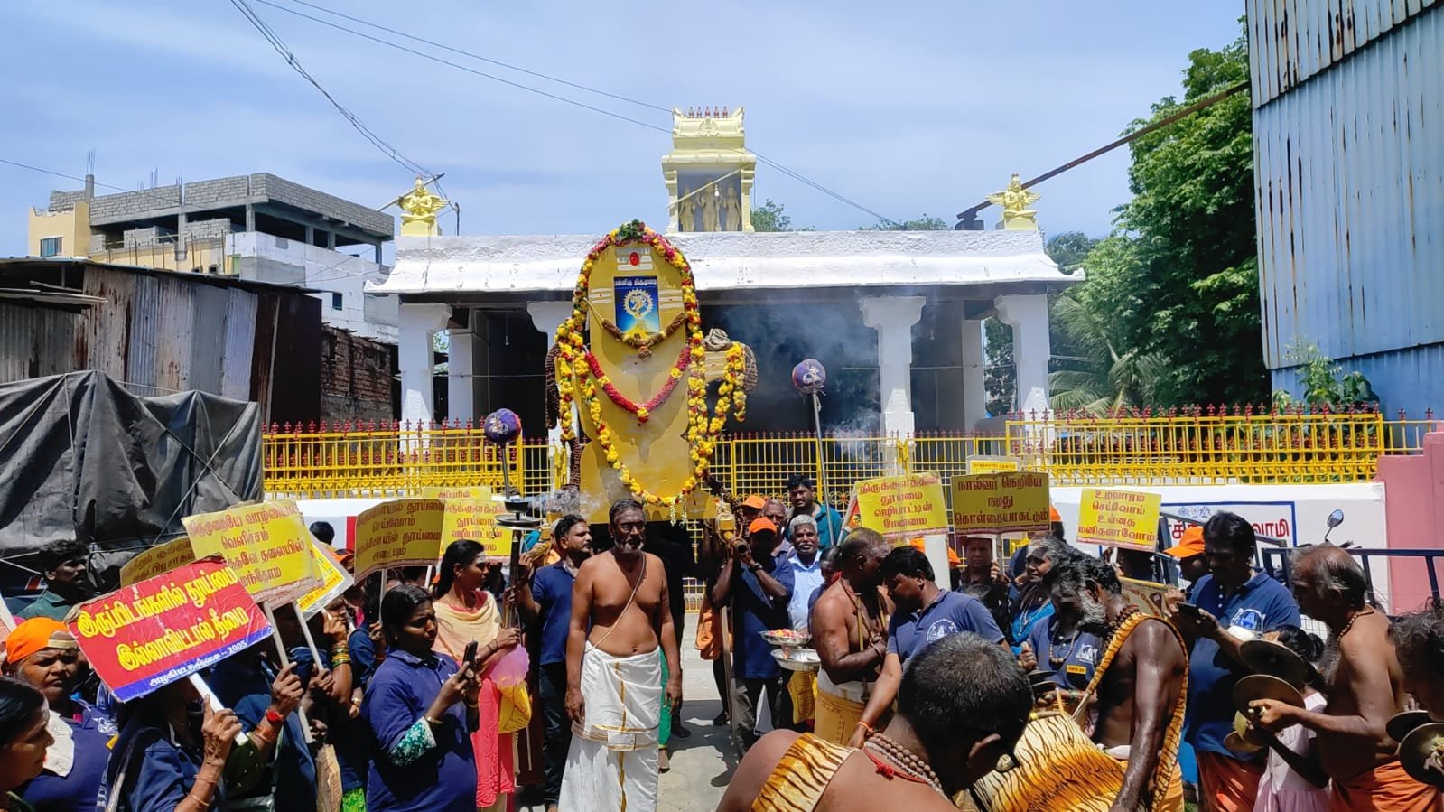 காஞ்சிபுரத்தில் 309-வது உழவாரப்பணி: யதோத்தகாரி பெருமாள், முக்தீஸ்வரர் கோயில்களில் தூய்மைப் பணி