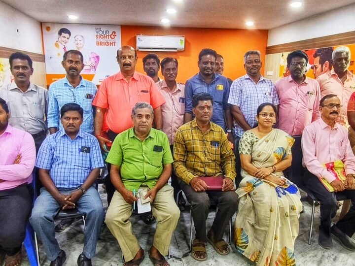 தூத்துக்குடி பத்திரிகையாளர்களுக்கு இலவச கண் பரிசோதனை முகாம் – குடும்பத்துடன் ஏராளமானோர் பங்கேற்பு