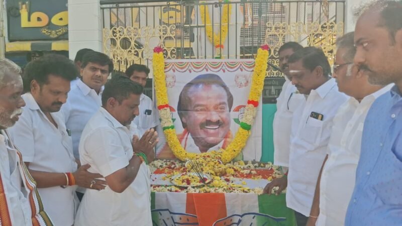 காஞ்சிபுரத்தில் வசந்த்குமார் 6-வது ஆண்டு நினைவு நாள்: காங்கிரஸ் கட்சியினர் மலரஞ்சலி