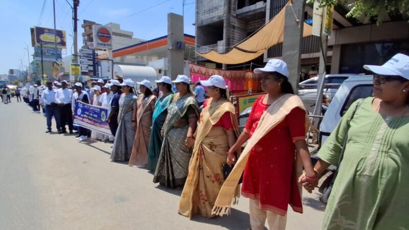 காஞ்சிபுரத்தில் கண்தான விழிப்புணர்வு மனிதச் சங்கிலி – நூற்றுக்கும் மேற்பட்டோர் பங்கேற்பு