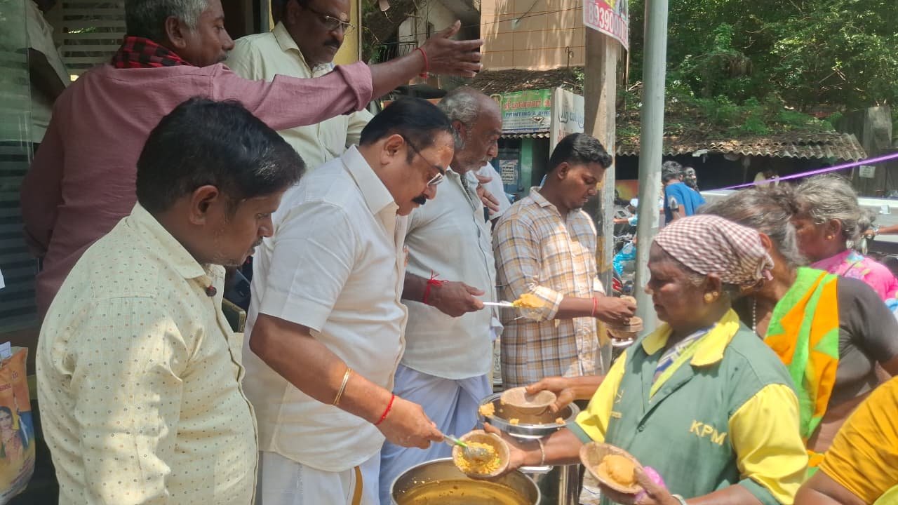 காஞ்சிபுரத்தில் புரட்டாசி முதல் சனிக்கிழமையையொட்டி அறுசுவை அன்னதானம்
