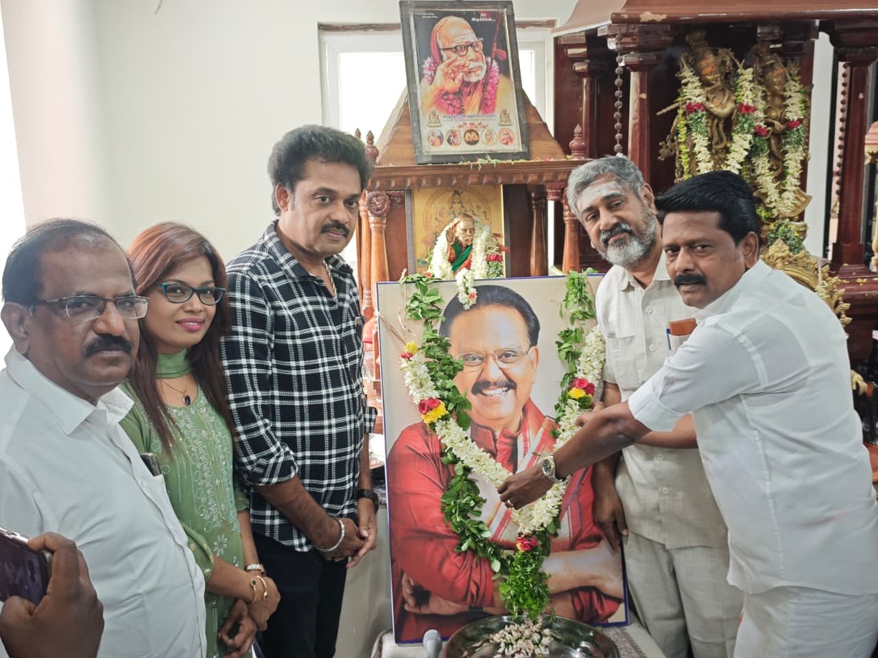 சமூகத்திற்காக வாழ்ந்தவர்களே சாதனையாளர்கள் – SPB நினைவு நாளில் மதுரை மேயர்