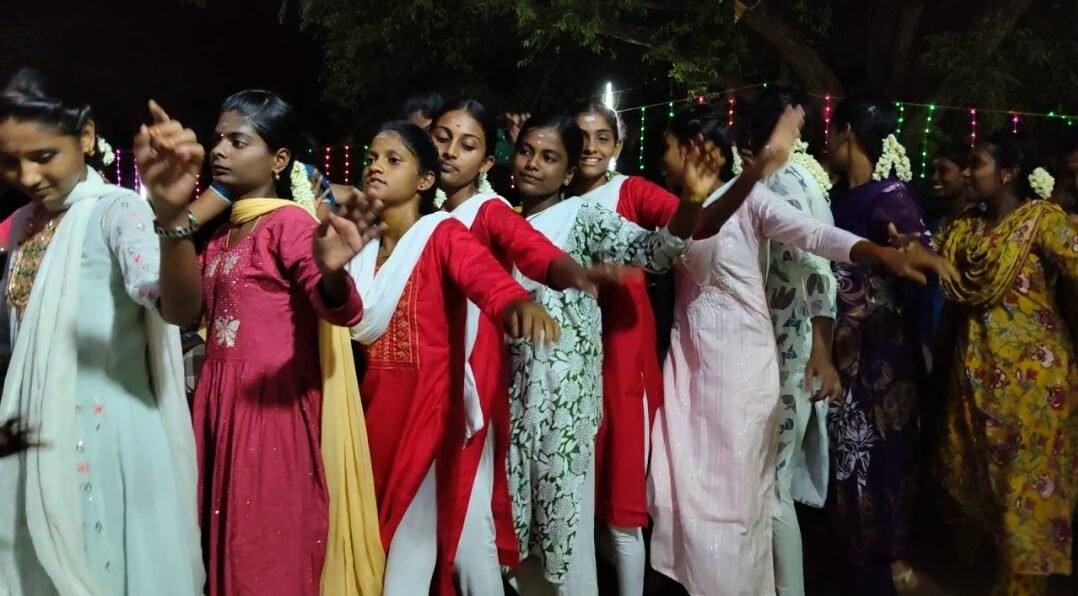பரமக்குடி அருகே பொட்டிதட்டியில் மந்தை பிடாரியம்மன் கோயில் முளைப்பாரி விழா