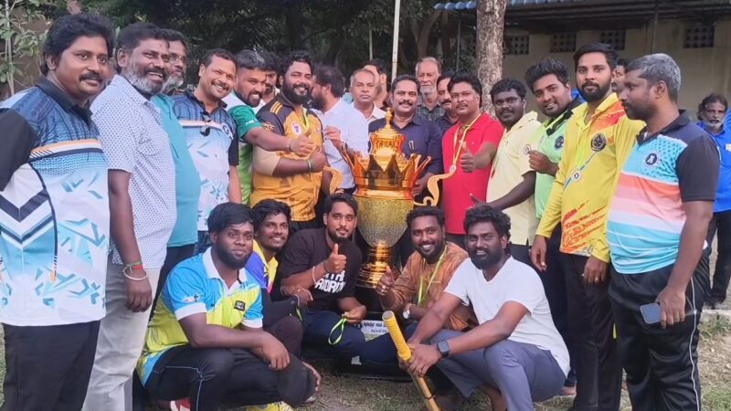 பொன்னேரியில் வழக்கறிஞர்களுக்கான கிரிக்கெட் போட்டி: பூந்தமல்லி பூவை அணி வெற்றி