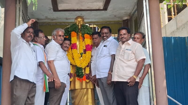 காஞ்சிபுரத்தில் காங்கிரஸ் சார்பில் காந்தி ஜெயந்தி விழா – காந்தி சிலைக்கு மாலை அணிவித்து மரியாதை