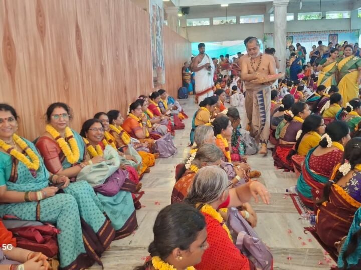 காஞ்சிபுரம் சங்கர மடத்தில் 108 பெண்கள் பங்கேற்ற சுகாசினி பூஜை