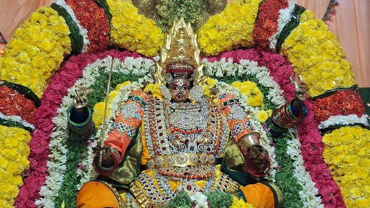 காஞ்சிபுரம் பத்ரகாளியம்மன் கோயிலில் ஸ்ரீதேவி கருமாரியம்மன் அலங்காரம்!