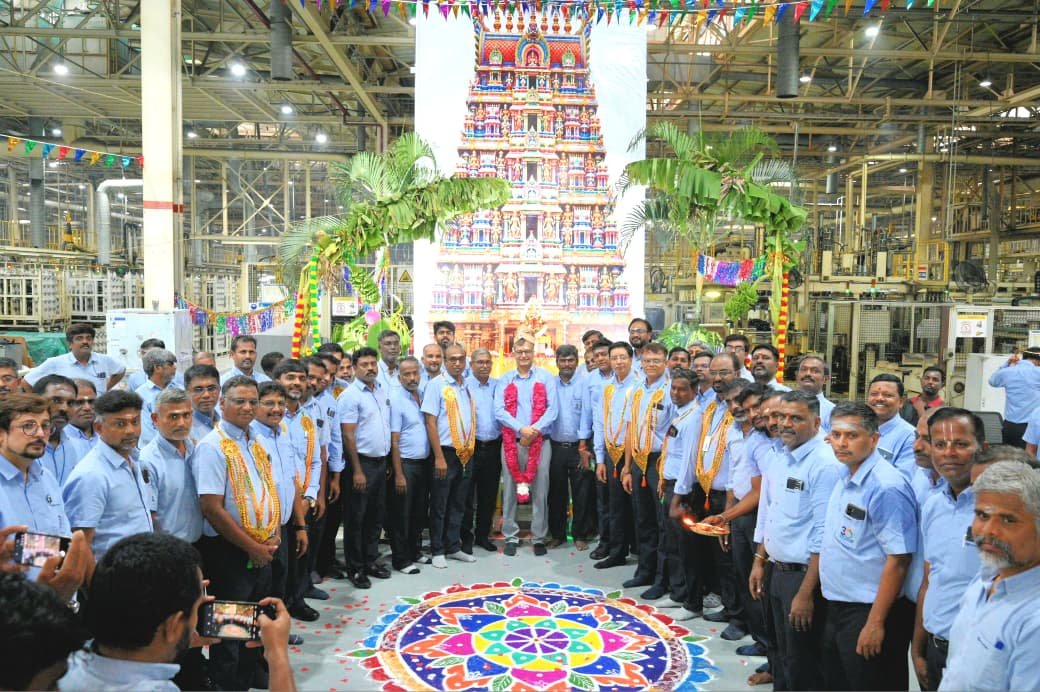 ஸ்ரீபெரும்புதூர் ஹூண்டாய் ஆலையில் உற்சாகமாகக் கொண்டாடப்பட்ட ஆயுத பூஜை!