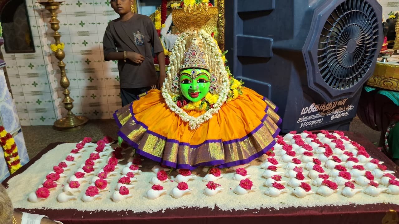 காஞ்சிபுரம் தாய் படவேட்டம்மன் ஆலயத்தில் 108 சங்காபிஷேகம்