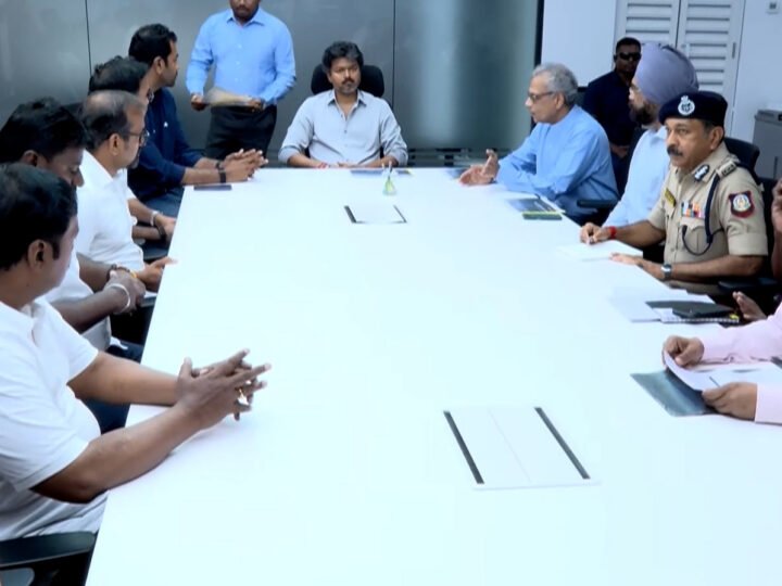 சென்னையில் மழை முன்னெச்சரிக்கை: ரிப்பன் மாளிகையில் முதல்வர் ஜோசப் விஜய் ஆய்வு